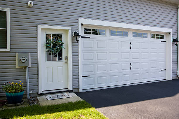 24/7 Emergency Garage Door Panel Replacement experts in East Foothills, CA
